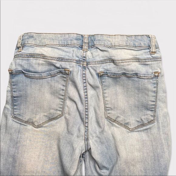 Makers | Light Wash Jeans - Picture 4 of 4